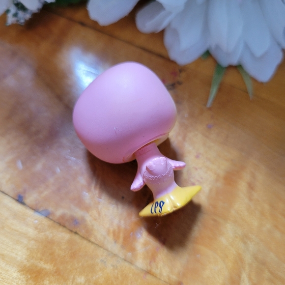 Littlest Pet Shop LPS #1002 Duck Pink Yellow Duckling Green Eyes Bird 2008 - Picture 9 of 10